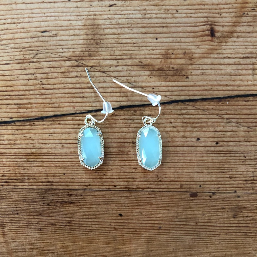 Small Kendra Scott Drop Earrings!